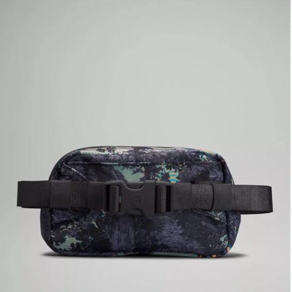 NWT Psychedelic Mini Belt Bag lululemon EBB - Picture 11 of 13